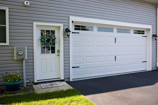 24/7 Emergency Garage Door Panel Replacement experts in Louisville, MS